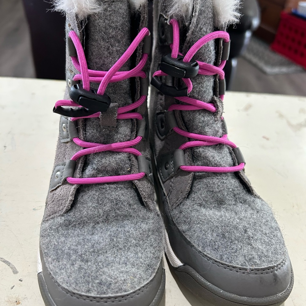 Sorel‎ Explorer Youth Lace Boots Waterproof Gray Pink Fur Trim Size 1 Girls EUC - Picture 2 of 12